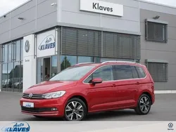 Rot Gebraucht 2022 VW Touran Highline Van / Kleinbus | 29.999 € (Fairer Preis)