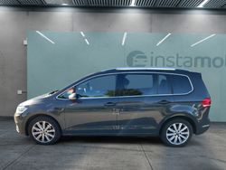 Grau Gebraucht 2024 VW Touran Pro Van / Kleinbus | 36.599 € (Fairer Preis)