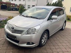 Silber Gebraucht 2010 Toyota Verso Multidrive S Van / Kleinbus | 6.990 € (Fairer Preis)