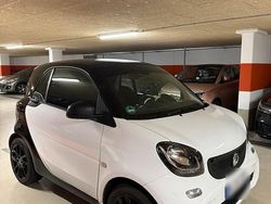 Weiß Gebraucht 2015 Smart ForTwo Coupé Kleinwagen | 6.399 € (Fairer Preis)