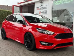 Rot Gebraucht 2018 Ford Focus ST-Line Limousine | 11.699 € (Superpreis)