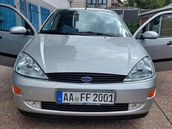 Silber Gebraucht 2000 Ford Focus Ghia Limousine | 2.490 € (Fairer Preis)