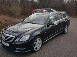 Schwarz Gebraucht 2012 Mercedes E350 AMG line Kombi | 8.700 € (Fairer Preis)