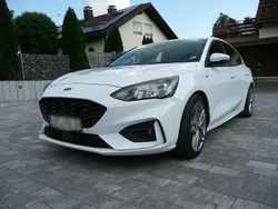 Weiß Gebraucht 2020 Ford Focus ST-Line Kleinwagen | 16.300 € (Etwas zu teuer)