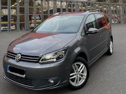 Grau Gebraucht 2015 VW Touran Cup Van / Kleinbus | 7.400 € (Guter Preis)