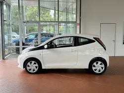 Weiß Gebraucht 2016 Toyota Aygo X-play Kleinwagen | 7.950 € (Fairer Preis)