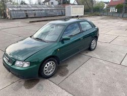 Grün Gebraucht 2001 Audi A3 Ambiente Limousine | 1.890 € (Fairer Preis)