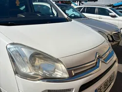 Weiß Gebraucht 2014 Citroën Berlingo SELECTION Van / Kleinbus | 2.200 € (Fairer Preis)