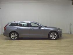 Grau Gebraucht 2021 Volvo V60 Momentum Kombi | 16.980 € (Fairer Preis)