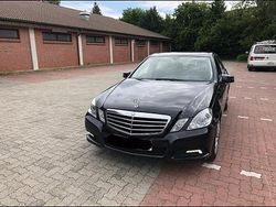 Schwarz Gebraucht 2011 Mercedes E200 Limousine | 8.000 € (Fairer Preis)