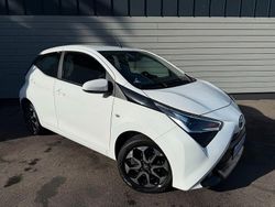 Weiß Gebraucht 2021 Toyota Aygo X-play Kleinwagen | 9.600 € (Fairer Preis)