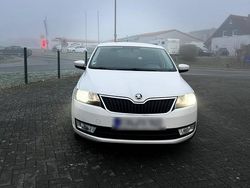 Weiß Gebraucht 2013 Skoda Rapid Limousine | 4.550 € (Etwas zu teuer)