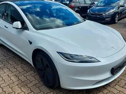 Weiß Gebraucht 2023 Tesla Model 3 Limousine | 42.900 €