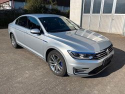 Grau Gebraucht 2016 VW Passat Highline Limousine | 17.580 €