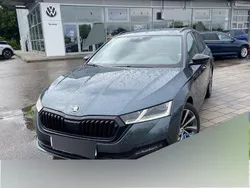 Quarz grau metallic Gebraucht 2021 Skoda Octavia First Edition Kombi | 31.490 € (Teuer)