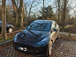 Schwarz Gebraucht 2023 Tesla Model Y Standard Range SUV | 29.999 € (Guter Preis)