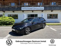 Deep black perleffekt Gebraucht 2024 VW Golf VIII R-line Kombi | 29.900 € (Fairer Preis)