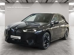 Grau Gebraucht 2022 BMW iX Sport Line SUV | 63.900 € (Etwas zu teuer)
