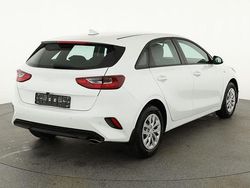 Deluxeweiß metallic deluxeweiß metallic Neu 2025 Kia Ceed Limousine | 23.595 € (Guter Preis)