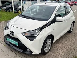 Weiß Gebraucht 2019 Toyota Aygo X-play Kleinwagen | 8.450 €
