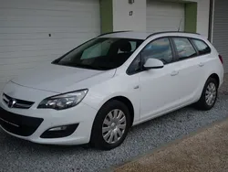 Weiß Gebraucht 2016 Opel Astra Selection Kombi | 6.200 € (Guter Preis)