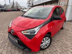 Rot Gebraucht 2021 Toyota Aygo X-play Kleinwagen | 8.990 € (Fairer Preis)
