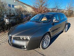 Grau Gebraucht 2010 Alfa Romeo 159 Turismo Kombi | 8.250 € (Teuer)