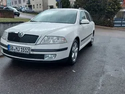 Schwarz Gebraucht 2008 Skoda Octavia Ambiente Kombi | 2.000 € (Guter Preis)