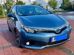 Blau Gebraucht 2015 Toyota Auris Hybrid Design Limousine | 13.100 € (Fairer Preis)