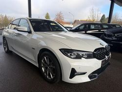 Weiß Gebraucht 2022 BMW 320e Sport Line Limousine | 26.900 € (Guter Preis)