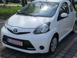 Cool white Gebraucht 2013 Toyota Aygo Cool Kleinwagen | 2.990 € (Fairer Preis)