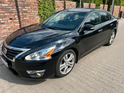 Schwarz Gebraucht 2013 Nissan Altima Limousine | 5.900 €