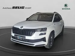 Moonweiß perleffekt Gebraucht 2024 Skoda Karoq SportLine SUV | 35.290 € (Etwas zu teuer)