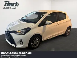 Weiß Gebraucht 2017 Toyota Yaris Basis Limousine | 9.490 € (Fairer Preis)