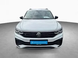 Oryxweiß perlmutteffekt Gebraucht 2024 VW Tiguan Allspace R-line SUV | 44.400 € (Fairer Preis)