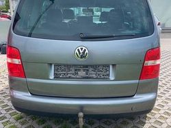 Grün Gebraucht 2005 VW Touran Van / Kleinbus | 2.200 € (Fairer Preis)