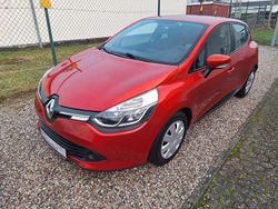 Rot Gebraucht 2016 Renault Clio IV Experience Limousine | 6.490 € (Fairer Preis)