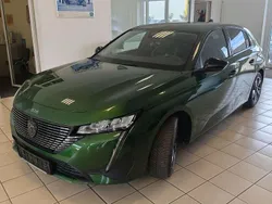 Olivgrün metalliclack Gebraucht 2024 Peugeot 308 Allure Limousine | 22.190 € (Guter Preis)
