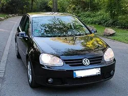 Schwarz Gebraucht 2007 VW Golf V Kleinwagen | 3.650 € (Fairer Preis)