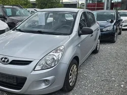 Silber Gebraucht 2009 Hyundai i20 Limousine | 2.290 € (Fairer Preis)