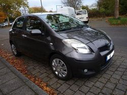 Grau Gebraucht 2010 Toyota Yaris Life Limousine | 3.850 € (Fairer Preis)