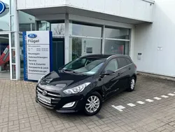 Schwarz Gebraucht 2015 Hyundai i30 Premium Limousine | 10.990 € (Etwas zu teuer)
