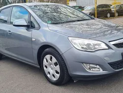 Silbersee/silver lake Gebraucht 2011 Opel Astra Design Edition Limousine | 4.700 € (Guter Preis)
