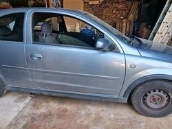 Grau Gebraucht 2006 Opel Corsa Kleinwagen | 700 € (Guter Preis)