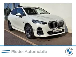 Weiß Gebraucht 2024 BMW 230e Active Tourer M Sport Van / Kleinbus | 46.890 € (Fairer Preis)