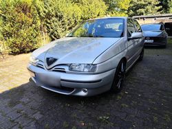 Silber Gebraucht 1999 Alfa Romeo 146 Kleinwagen | 4.500 €