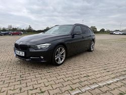 Schwarz Gebraucht 2015 BMW 318 Sport Line Kombi | 10.300 € (Fairer Preis)