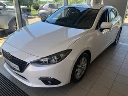 Weiss Gebraucht 2016 Mazda 3 Center-Line Limousine | 11.890 € (Fairer Preis)