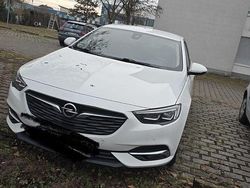 Weiß Gebraucht 2017 Opel Insignia Selection Limousine | 8.500 € (Teuer)