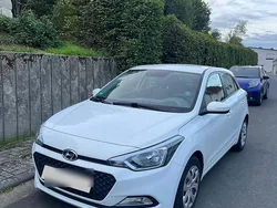 Weiß Gebraucht 2015 Hyundai i20 Classic Kleinwagen | 6.900 € (Fairer Preis)